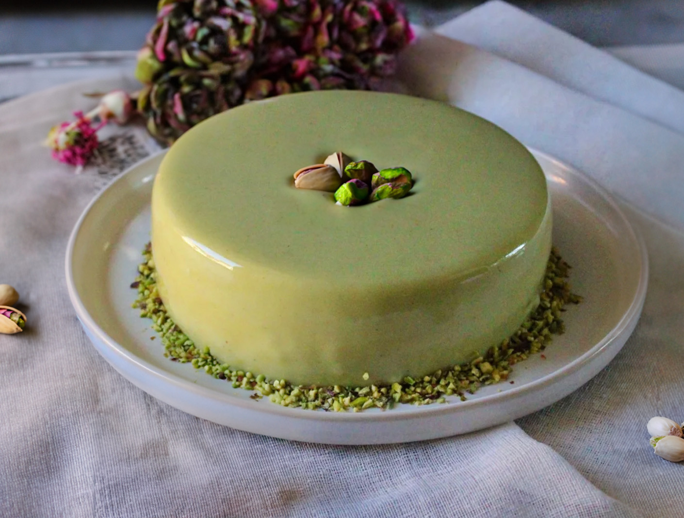 Glassa a Specchio al Pistacchio: Un Tocco Lucido per le Tue Torte